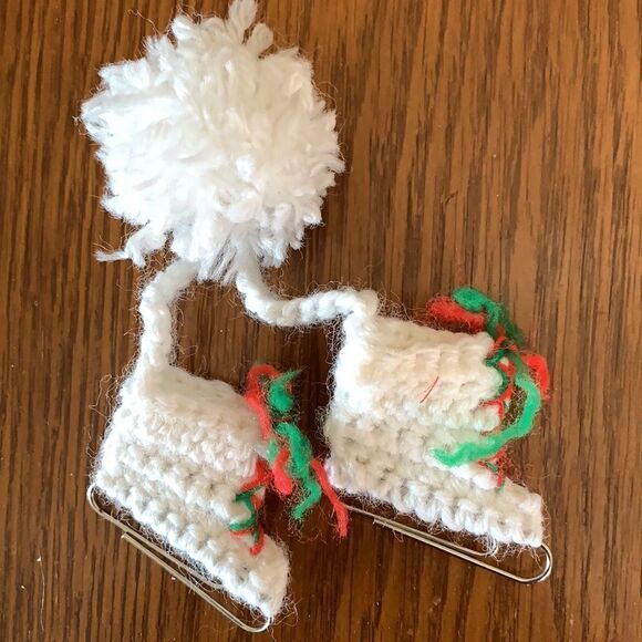 Collection of kitschy handmade yarn Christmas tree ornaments - Picture 8 of 12